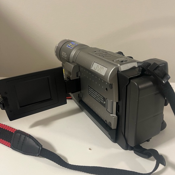 JVC GR-SXM245U Camcorder Camera No Tasted With Charger And Bag , cover takes off - Picture 9 of 16